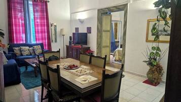 Apartment, 3 Bedrooms, Balcony, City View | Living room | TV