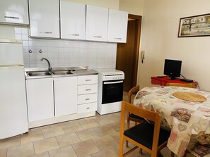 Apartment, 4 Schlafzimmer, barrierefrei, Raucher | Speisen
