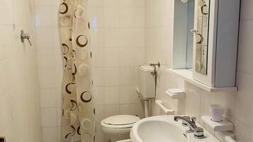 Căn hộ, 4 phòng ngủ, phù hợp cho người khuyết tật, hút thuốc | Buồng tắm vòi sen