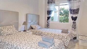 2 bedrooms, iron/ironing board, WiFi, bed sheets
