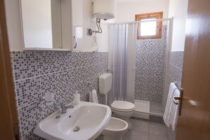 Apartment, 1 Bedroom, Smoking, Balcony | Bathroom