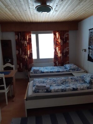 Basic Twin Room, Shared Bathroom | Individually decorated, individually furnished, desk, laptop workspace - Matkakoti Kieppi Kuhmo (Kuhmo)