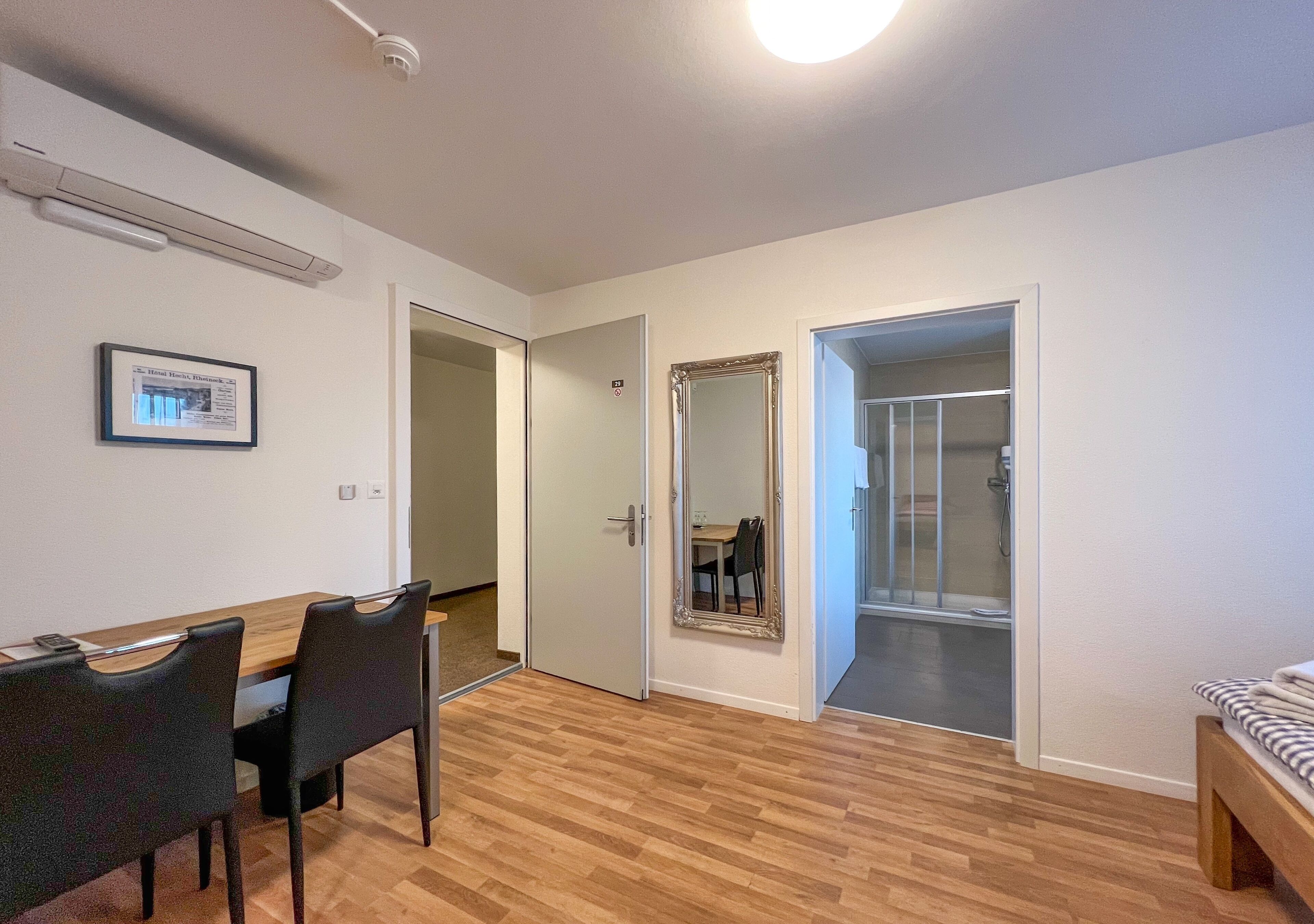 triple room | down duvets, desk, free wifi, bed sheets