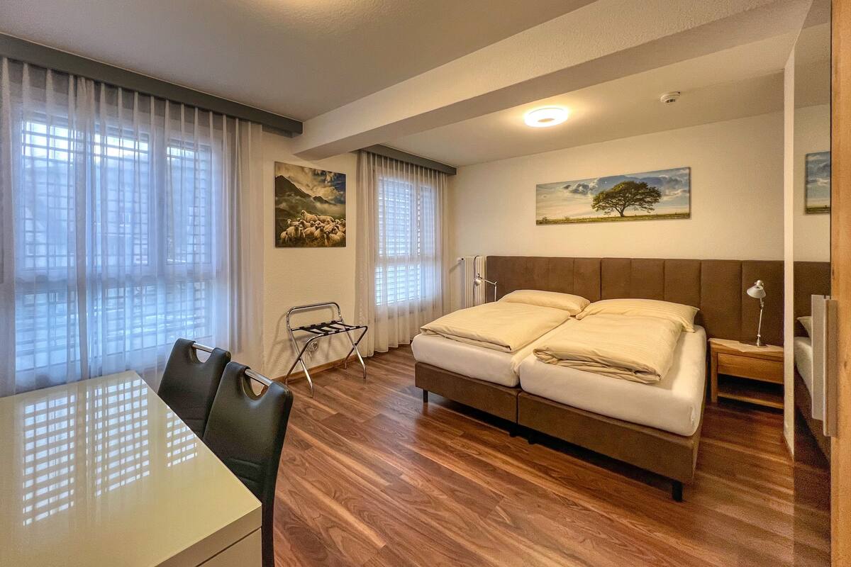 Apartment mit 3 Schlafzimmern und Bergblick | Daunenbettdecken, kostenloses WLAN, Bettwäsche