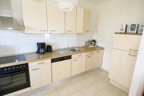 Private kitchen - Sea view apartment beach front first floor (Podstrana)