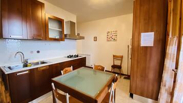 Apartment, 2 Bedrooms, Accessible, Smoking | Lounge