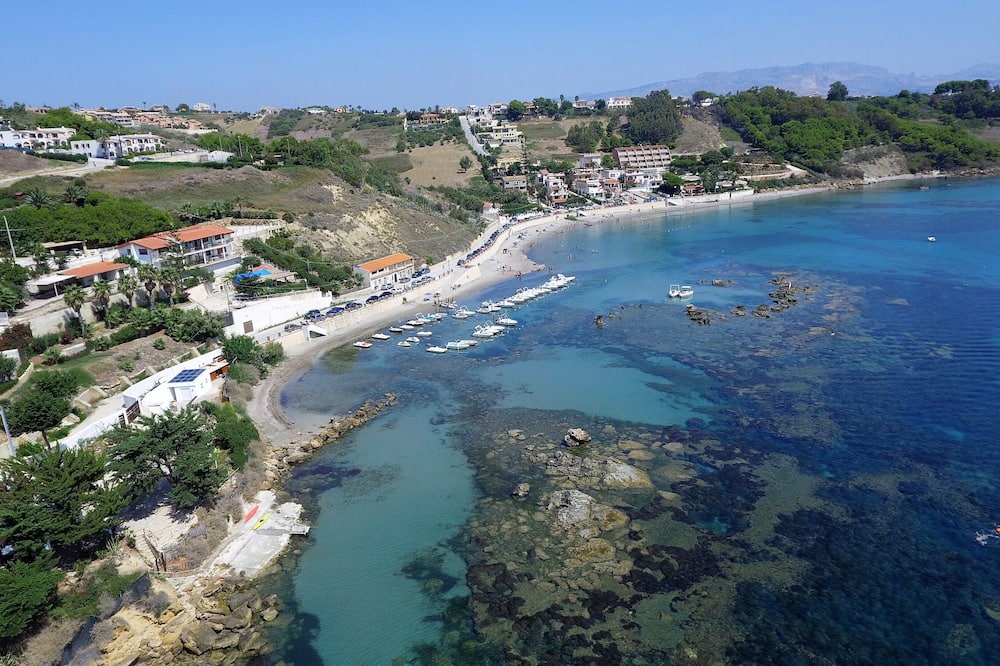 Case Vacanza Renella 3 Beds Balcony, Wifi, Self-catering, 200mt From the sea