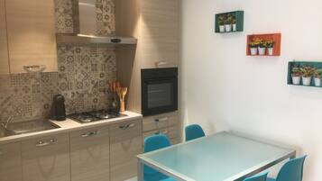 Studio, 1 Bedroom, Smoking, City View | Living area