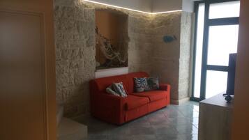 Studio, 1 Bedroom, Smoking, City View | Living room