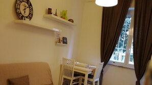 Apartment, 1 Bedroom, City View | Living area
