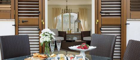 Villa, 4 Bedrooms, Patio, Garden View | Outdoor dining