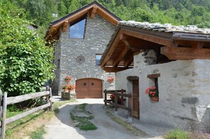 Apartment, 1 Bedroom | Property entrance - Appartamento Con Giardino (Villeneuve)