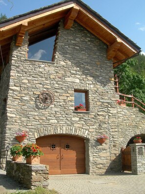 Apartment, 1 Bedroom | Property entrance - Appartamento Con Giardino (Villeneuve)