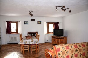 1 bedroom, iron/ironing board - Appartamento Con Giardino (Villeneuve)