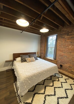 1 bedroom, iron/ironing board, free WiFi, bed sheets - POOL - Speakeasy Club ON SITE  - NASHVILLE Broadway fun - free parking (Nashville)