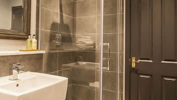 Petticrows | Bathroom | Hair dryer, bathrobes, slippers, towels