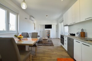 Apartment (Apartments Boomerang - Two Bedroom Ap) | In-room dining