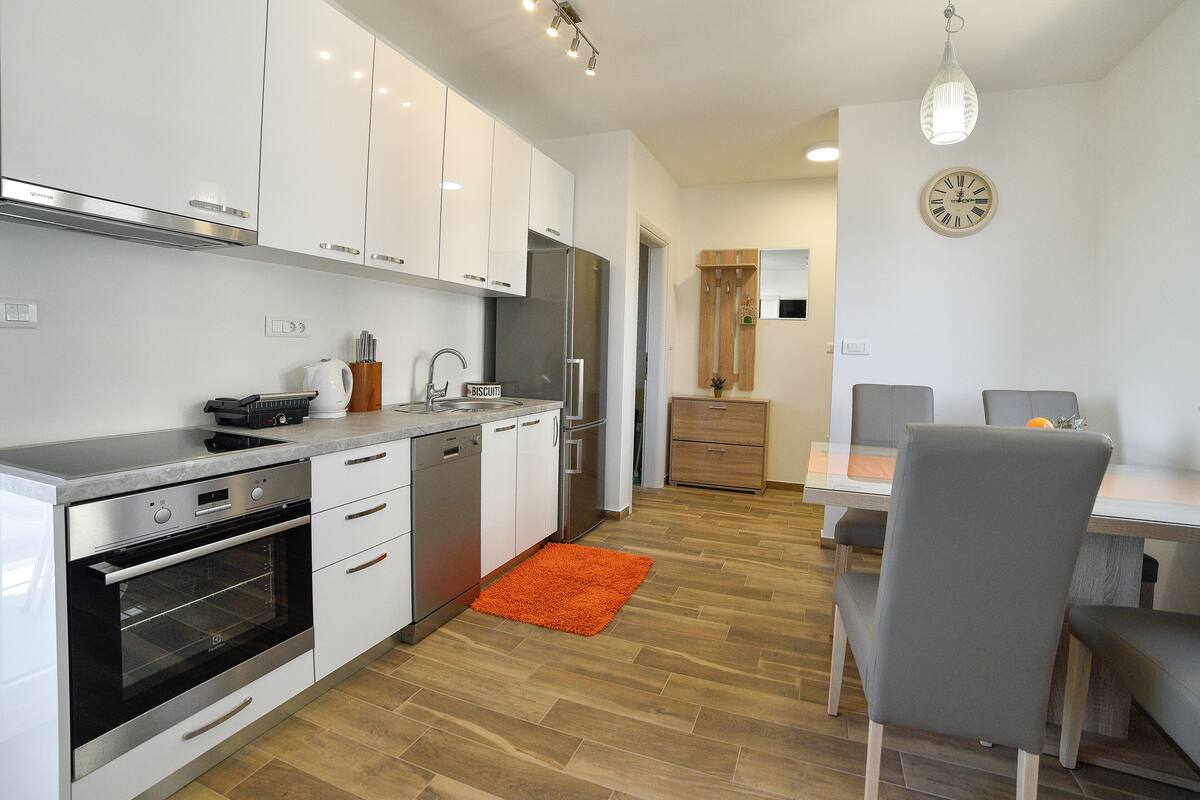 Appartement (Apartments Boomerang - Two Bedroom Ap) | Cuisine privée | Cafetière-théière, réfrigérateur, un four, surface de cuisson