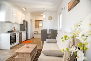 아파트 (Apartments Boomerang - Two Bedroom Ap) | 거실 | 평면 TV