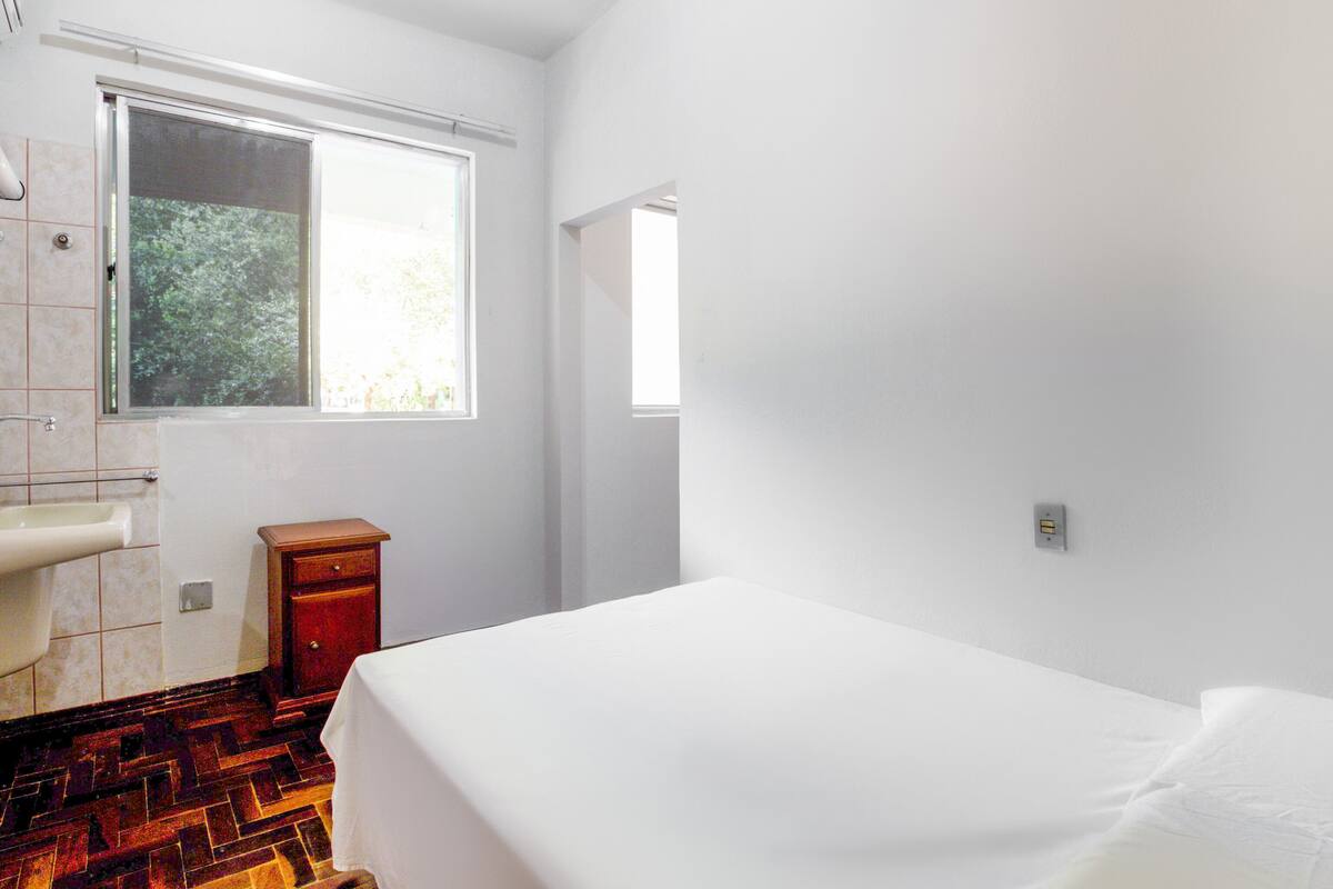 Triple Room, Multiple Beds | Iron/ironing board (on request), free WiFi, bed sheets