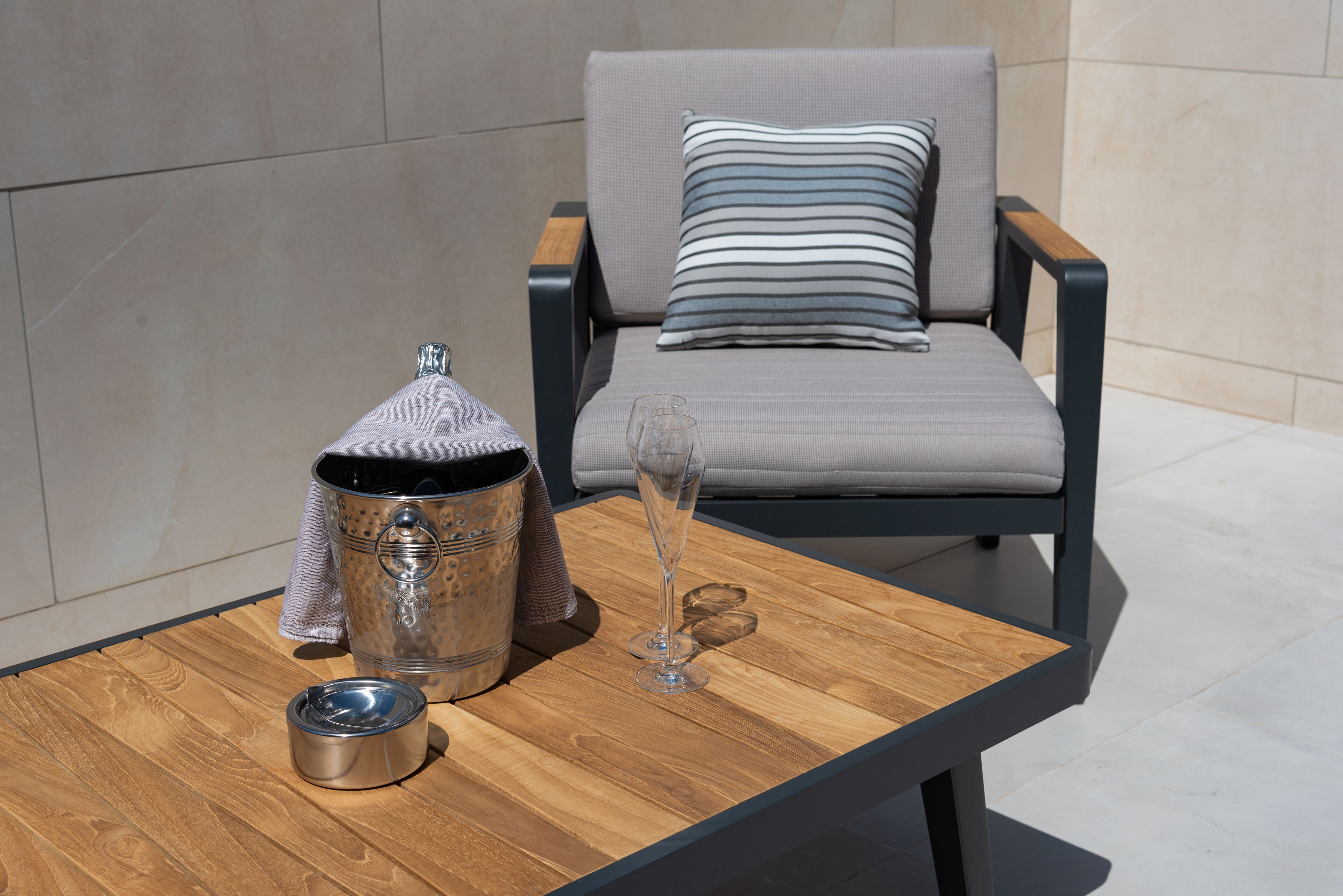 Premium-Suite | Hochwertige Bettwaren, Daunenbettdecken, Pillowtop-Betten, Minibar