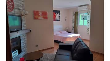 Free wired Internet, bed sheets