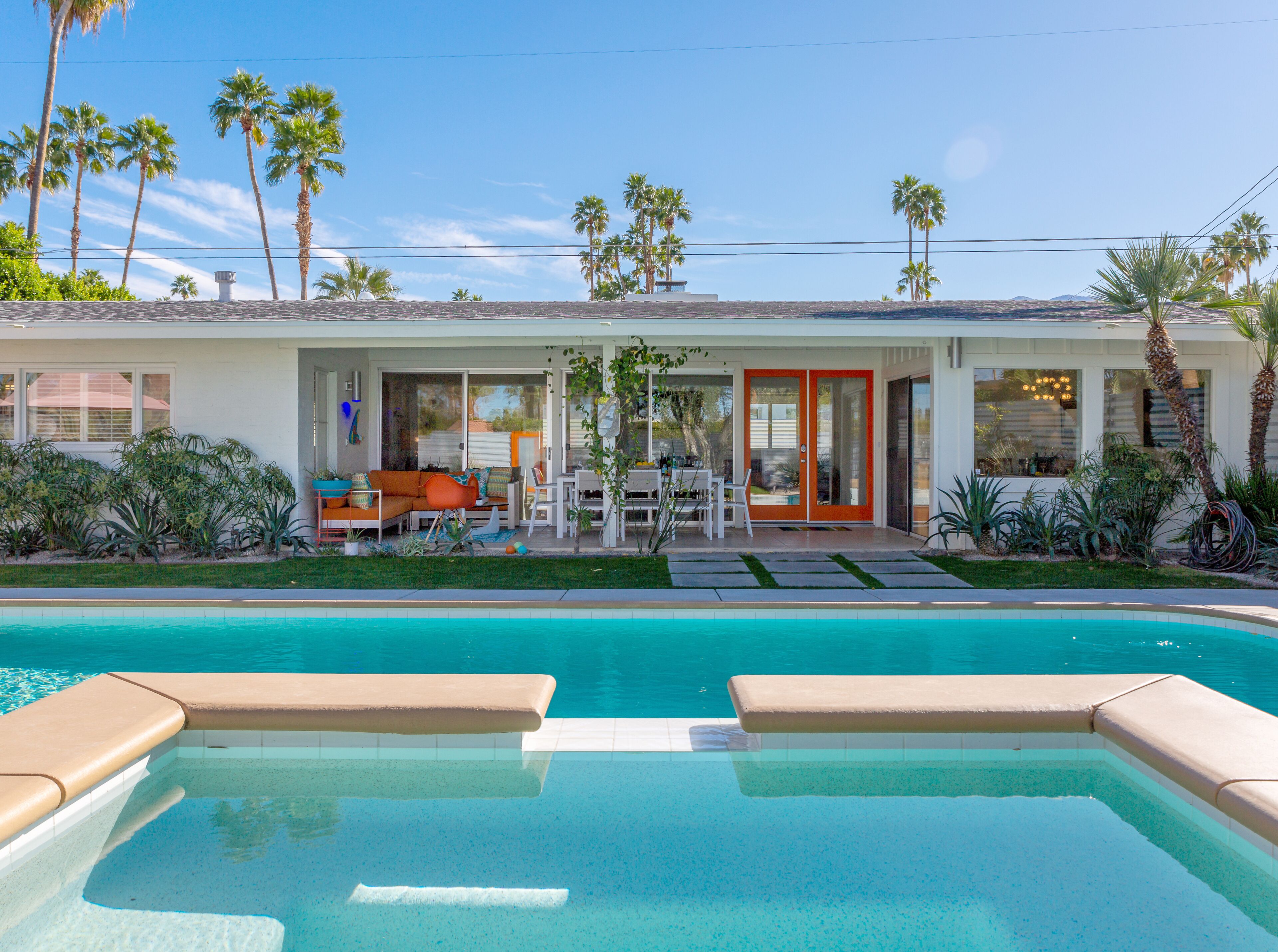 Een verwarmd zwembad