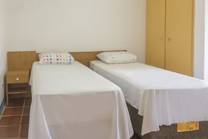 Habitación triple, 3 camas individuales | Wifi gratis