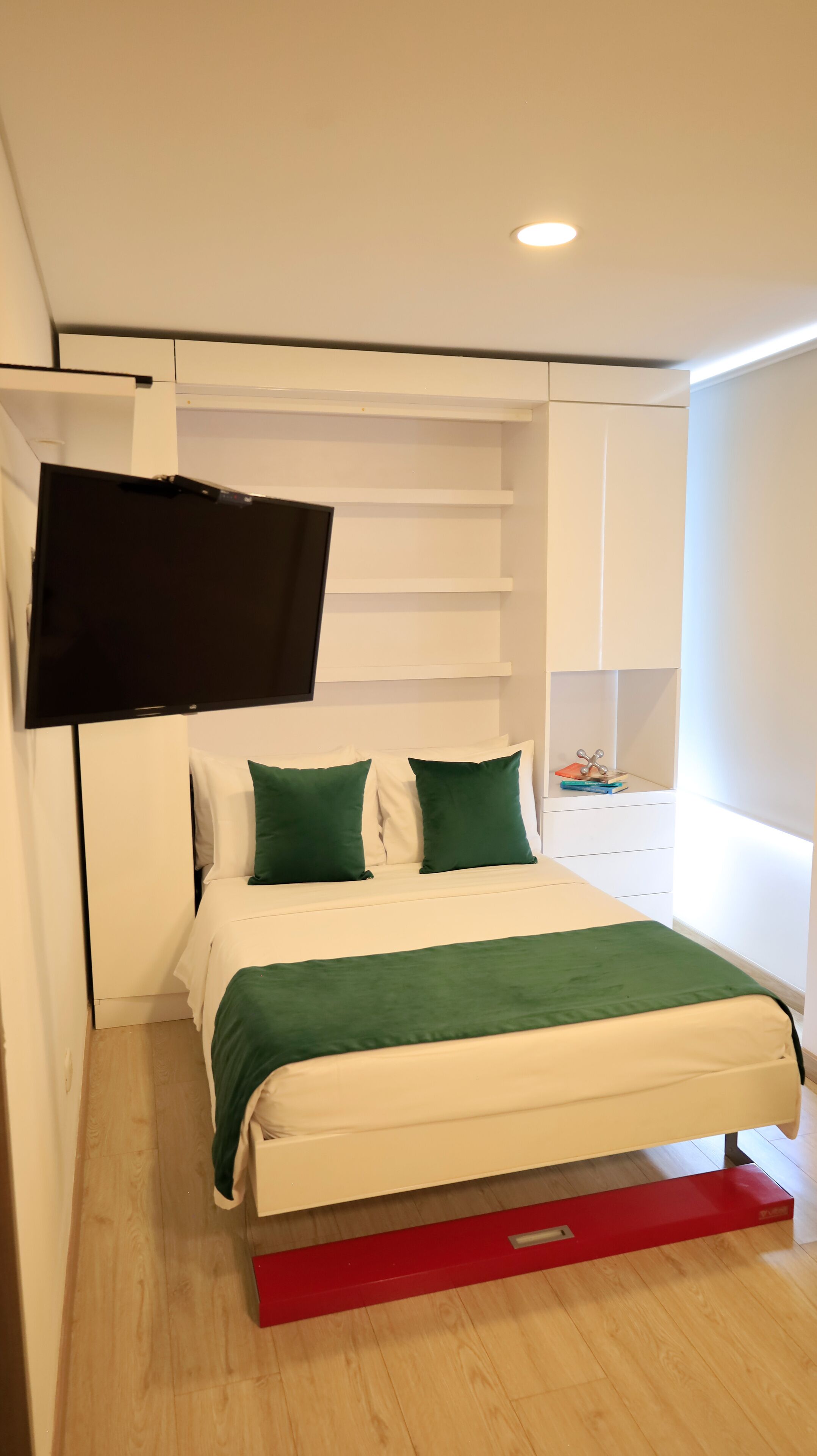 Estudio básico, 1 cama individual grande | Escritorio, sistema de insonorización, wifi gratis y ropa de cama