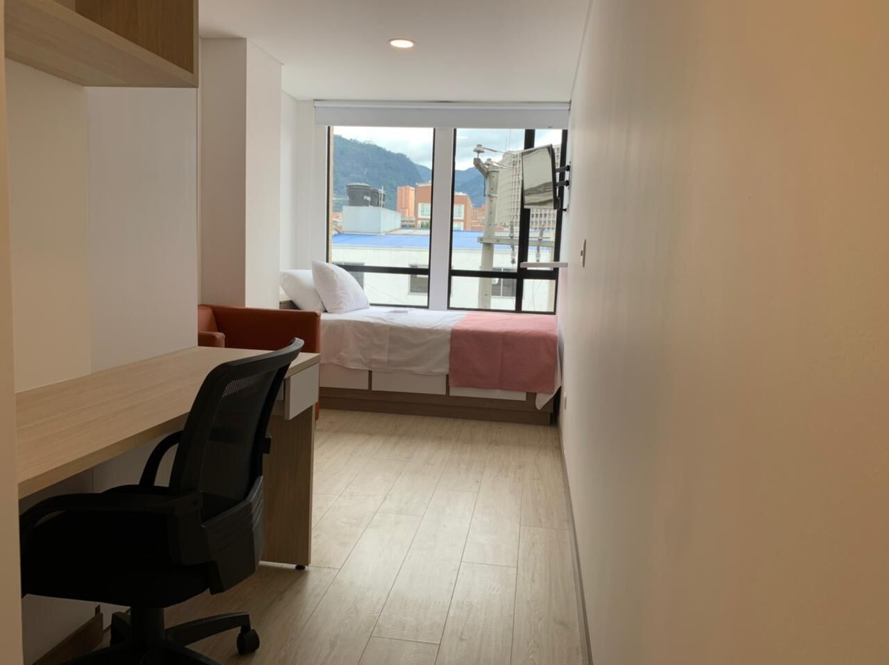 Estudio estándar | Escritorio, sistema de insonorización, wifi gratis y ropa de cama