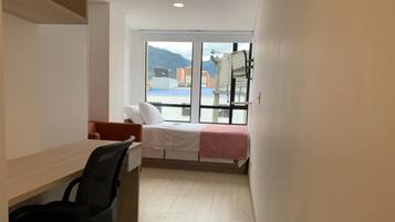 Estúdio standard | Escrivaninha, quartos à prova de som, Wi-Fi de cortesia, roupa de cama