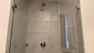 Standard Studio | Bathroom | Shower, free toiletries, towels, soap