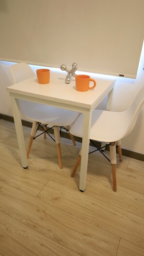 Premium Studio | Desk, soundproofing, free WiFi, bed sheets