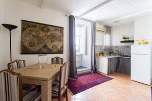 Apartamento, 1 habitación, balcón | Restauración