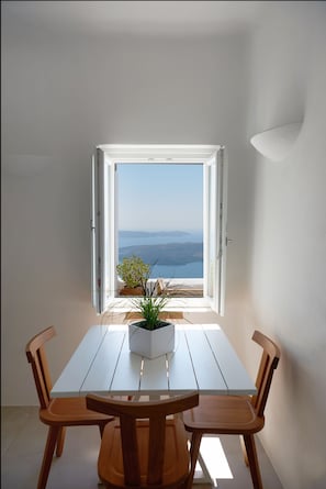 Design-huvila, poreamme (Caldera View) | Oleskelualue | Taulutelevisio