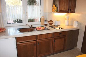 Appartement | Privékeuken | Een koelkast, een oven, een kookplaat, een vaatwasser