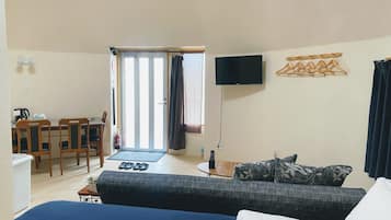 1 bedroom, desk, free WiFi, bed sheets