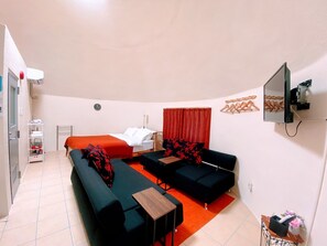 1 bedroom, desk, free WiFi, bed sheets - private cottageDome Planet Oceans Seven  / Uruma Okinawa (Uruma)