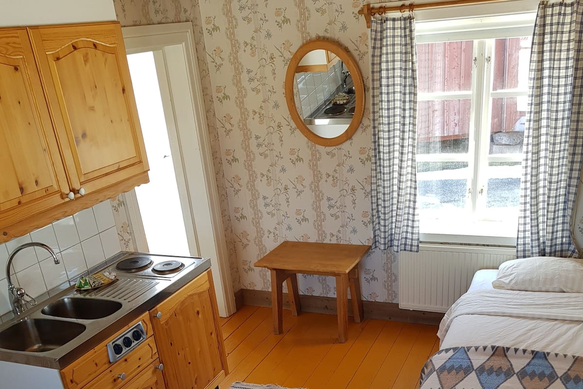 Three Beds Cabin | WiFi (free), bed sheets
