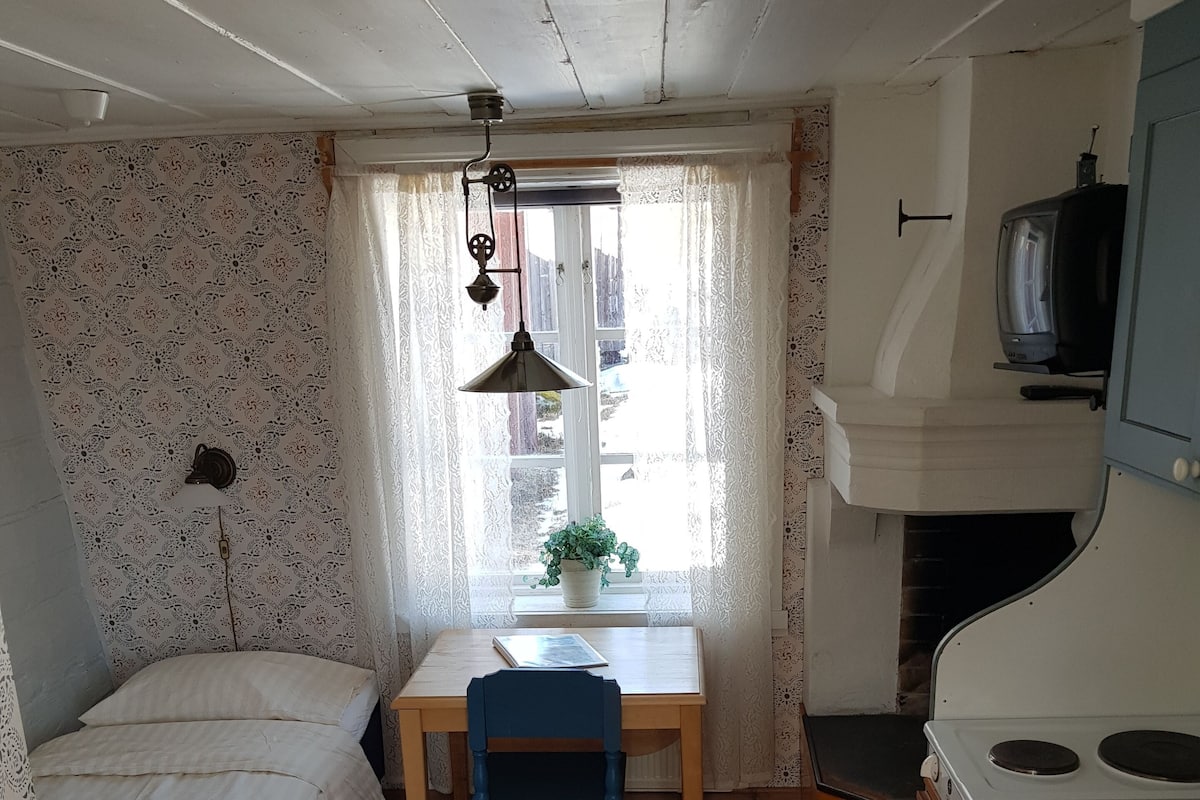 One Bed Cabin | WiFi (free), bed sheets