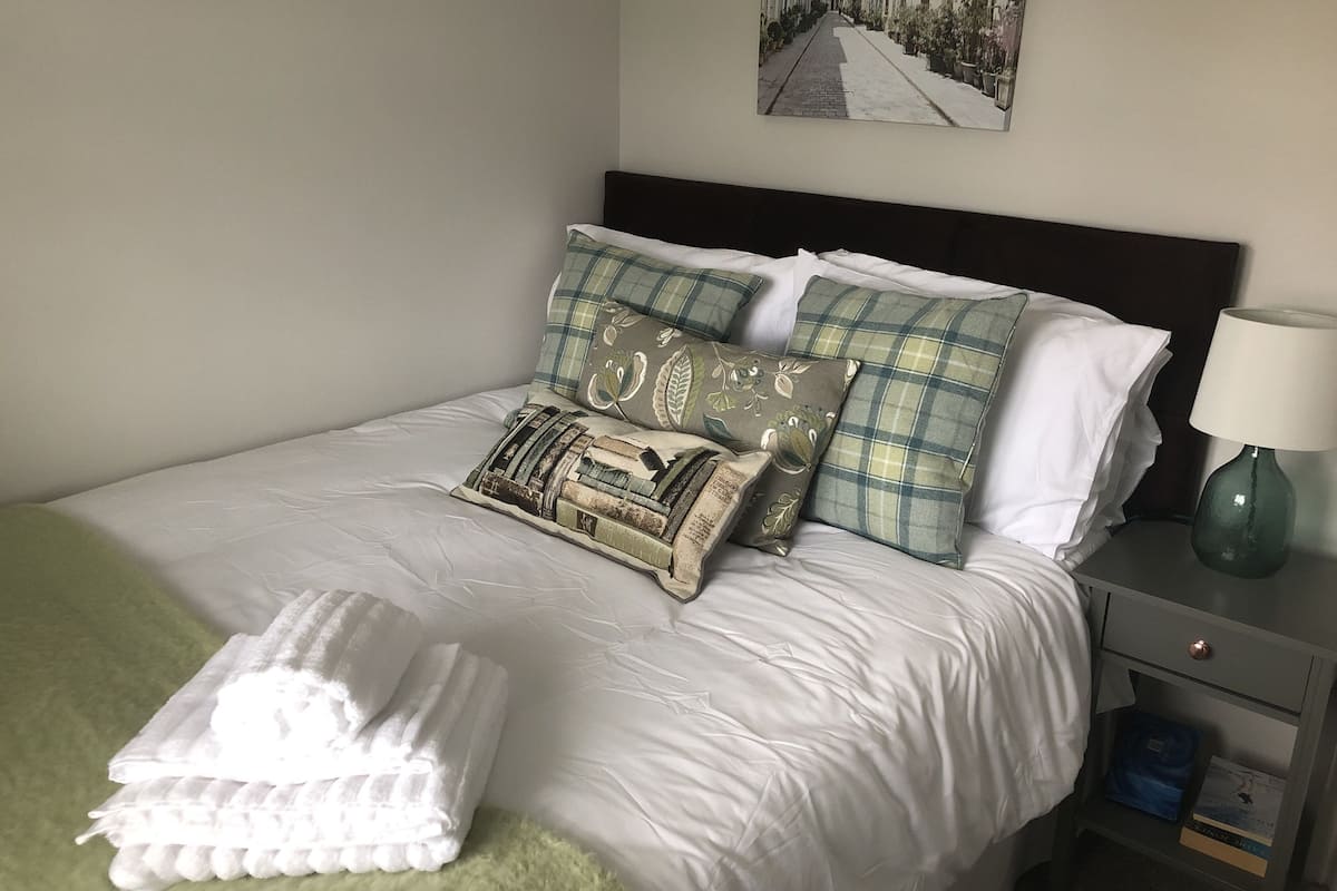 Small Double Room, Shared Bathroom | Fer et planche à repasser, Wi-Fi gratuit, draps fournis