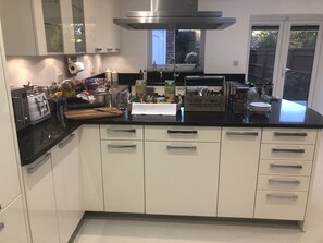 Coffee/tea maker, electric kettle - South Avenue B&B (Kidlington)