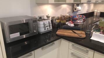 Coffee/tea maker, electric kettle