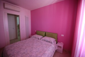 Apartment, 2 Schlafzimmer, Balkon, Meerblick | 2 Schlafzimmer, Reisekinderbett