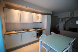 Apartment, 2 Bedrooms, Balcony, Ocean View | Private kitchen | Stovetop, coffee/tea maker