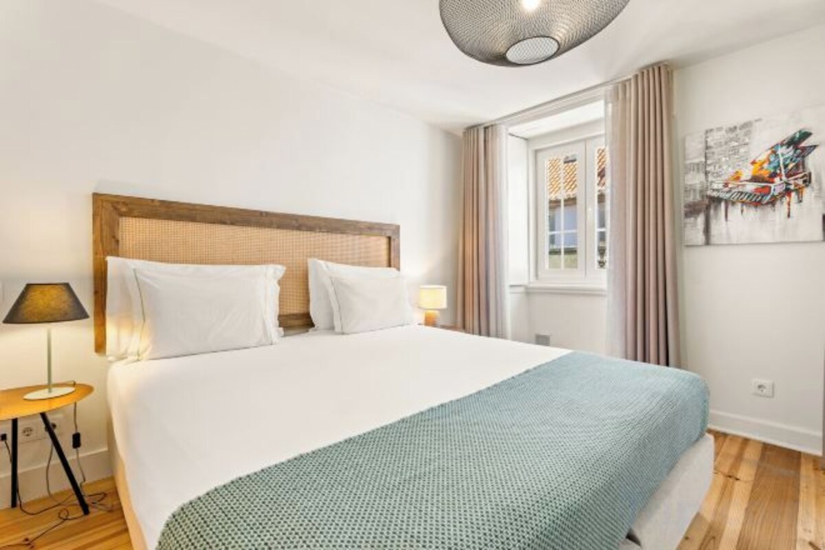 Ropa de cama hipoalergénica, minibar, caja fuerte y escritorio