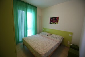 Apartment, 2 Schlafzimmer, Balkon, Meerblick | 2 Schlafzimmer, Bügeleisen/Bügelbrett, Reisekinderbett, WLAN