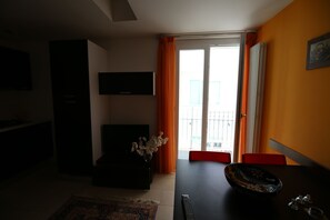 Appartement, 2 chambres, balcon | Restauration