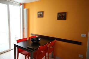 Apartment, 2 Bedrooms, Balcony | Dining