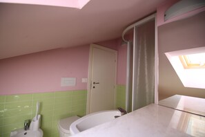 Apartment, 2 Bedrooms, Balcony | Bathroom